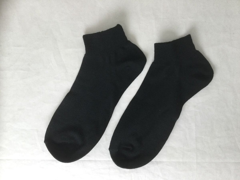 ショートソックス（部屋干し、かかと直角、黒）